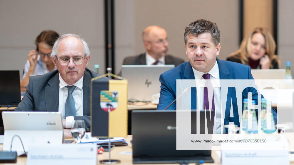 Kickoff: Start of the MPK. Sven Schulze, Executive Minister-President of Saxony-Anhalt (on the right in the photo), with Gert Zender, Head of the State Chancellery. Conference of State Leaders; Minister-Presidents’ Conference (MPK) in Berlin, Berlin, Germany; Bundesrat Building