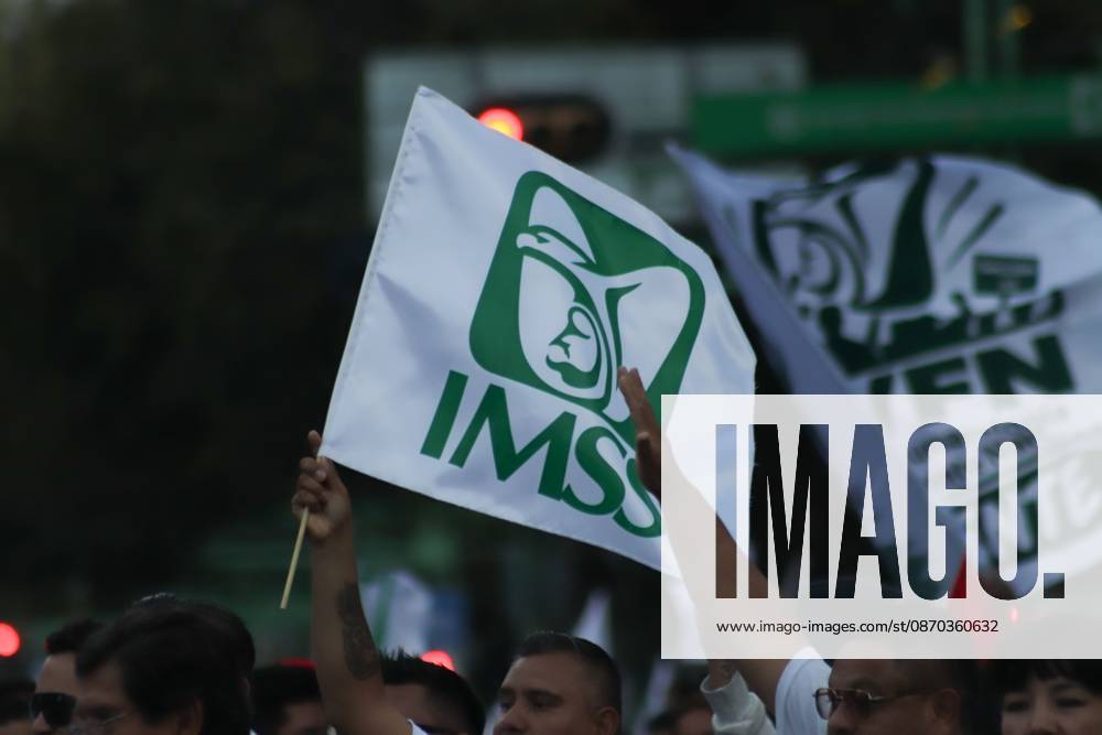MEXICO Mexico City, MEXICO - OCTOBER 21, 2026: Workers and retirees from the Mexican Social Security Institute (IMSS) are once again taking to the streets of Mexico City to demand the resignation of the general secretary of the National Union of Social Security Workers, the supply of medical supplies and equipment, and a direct pay raise based on the pay scale. Photo: JNA Press. Mexico City Mexico - ZUMAq101 20261021_zna_q101_263