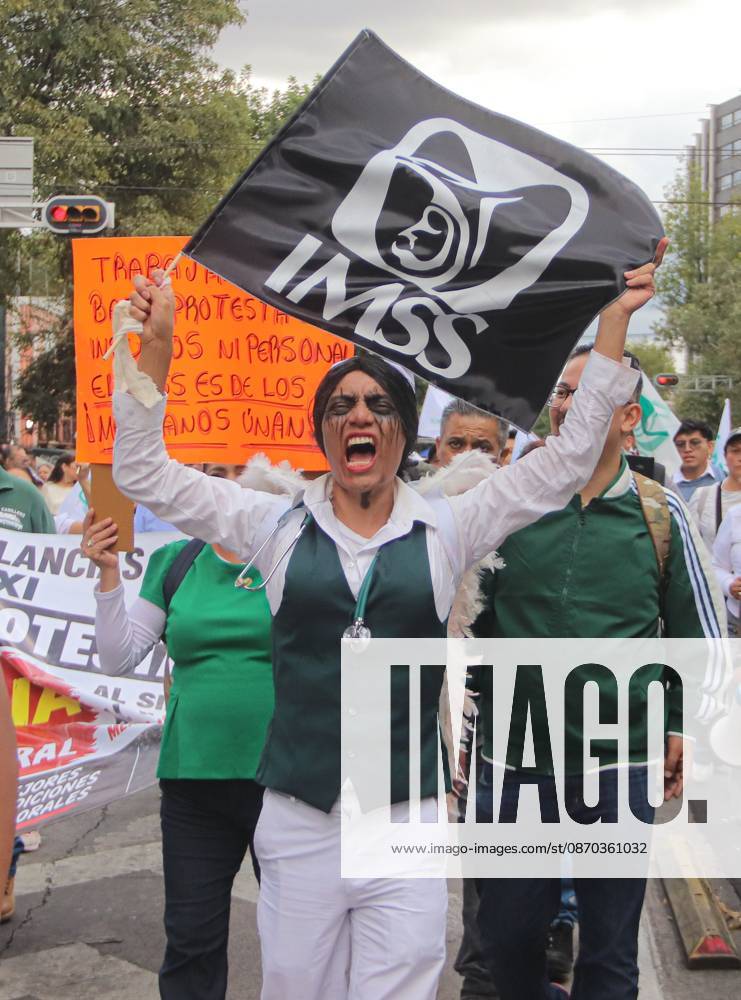 MEXICO Mexico City, MEXICO - OCTOBER 21, 2026: Workers and retirees from the Mexican Social Security Institute (IMSS) are once again taking to the streets of Mexico City to demand the resignation of the general secretary of the National Union of Social Security Workers, the supply of medical supplies and equipment, and a direct pay raise based on the pay scale. Photo: JNA Press. Mexico City Mexico - ZUMAq101 20261021_zna_q101_268