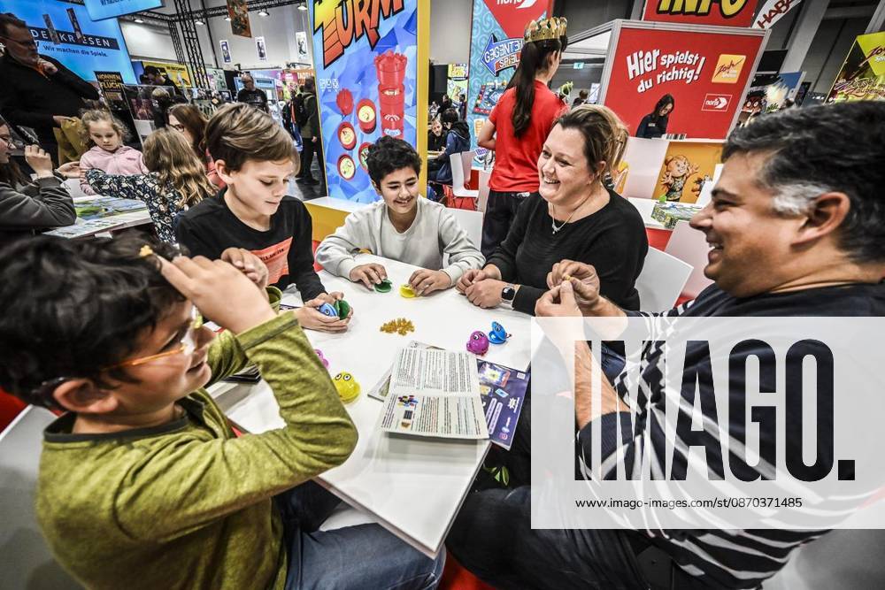 First Day of the Essen Game Fair SPIEL Essen will take place from October 22 to 25, 2026, at the Messe Essen exhibition grounds ** ** **Game fair visitors play Brabbel Krabben on Thursday, October 10, 2026. First day of the Essen Game Fair. SPIEL Essen will take