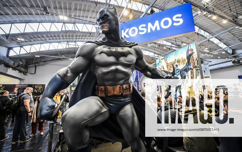 First Day of the Essen Game Fair SPIEL Essen will take place from October 22 to 25, 2026, at the Messe Essen exhibition grounds ** ** **Game fair visitors play the game Batman by Kosmos on Thursday, October 10, 2026. First day of the Essen Game Fair. S