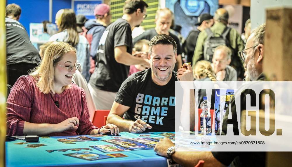 First Day of the Essen Game Fair SPIEL Essen will take place from October 22 to 25, 2026, at the Messe Essen exhibition grounds ** FOR ** **Editor Kirsten Gnoht plays the game Stibitzt on Thursday, October 10, 2026 First Day of the Essen Game Fair SPIEL Essen