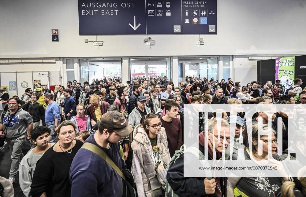 First Day of the Essen Game Fair SPIEL Essen will take place from October 22 to 25, 2026, at the Messe Essen exhibition grounds ** ** **The first visitors flood into the fair on Thursday, October 10, 2026 First Day of the Essen Game Fair SPIEL Essen will take place