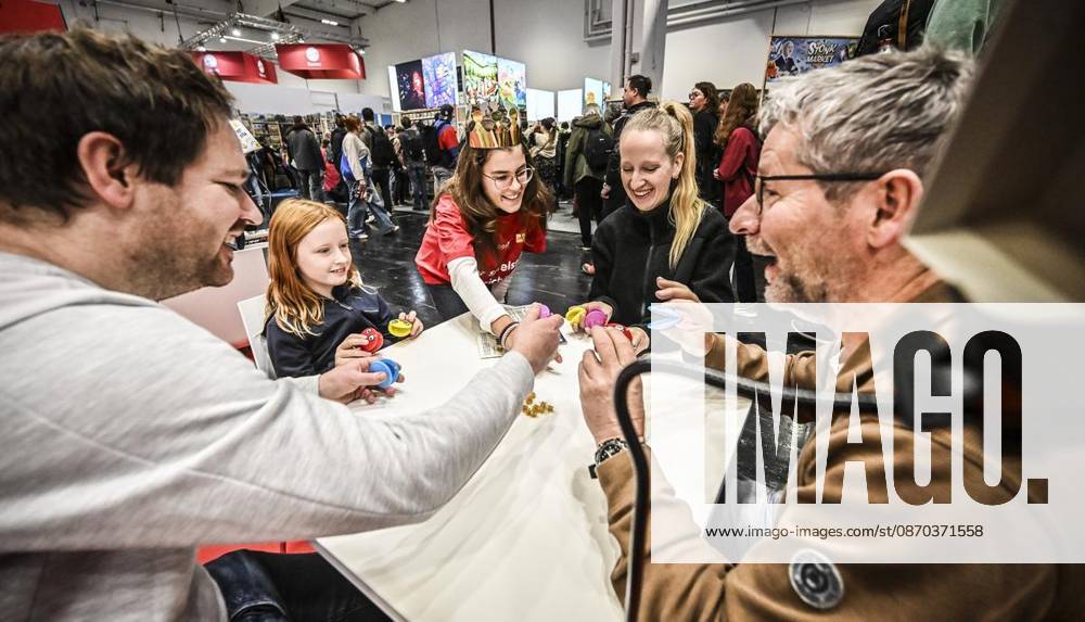 First Day of the Essen Game Fair SPIEL Essen will take place from October 22 to 25, 2026, at the Messe Essen exhibition grounds ** ** **Game fair visitors play Brabbel Krabben on Thursday, October 10, 2026 First day of the Essen Game Fair SPIEL Essen will take pla