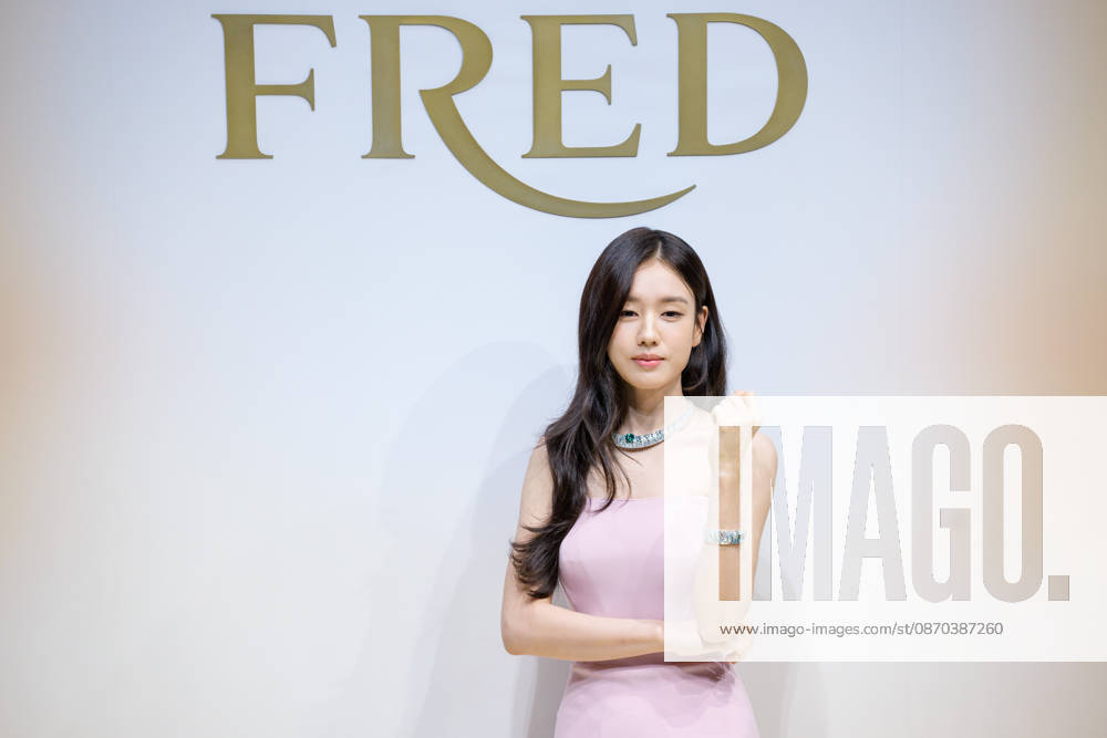 Monsieur FRED Golden Light photocall SEOUL, SOUTH KOREA, OCTOBER 22: South Korean actress Ahn Eun-jin poses during a photocall for FRED s Monsieur FRED Golden Light high jewelry collection celebrating the brand s 90th anniversary at Seoul Auction Gangnam Center in Seoul, South Korea on October 22, 2026. Seoul Seoul Auction Gangnam Center South Korea 8294_288057