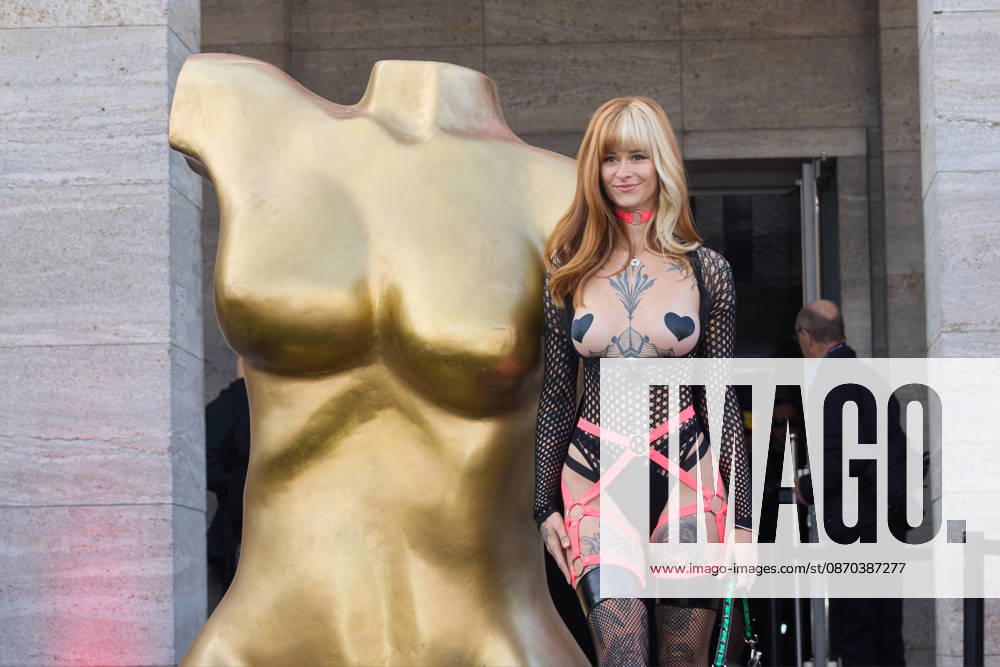 DallyDinosaur: Opening of the 29th VENUS Adult Entertainment Fair at Messe Berlin on October 22, 2026 29 VENUS