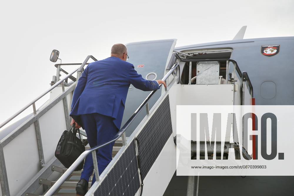 Tivat Airport The Chancellor’s trip abroad to the Berlin Process Summit Chancellor Friedrich Merz (CDU) boards the Government Air Service plane after the summit