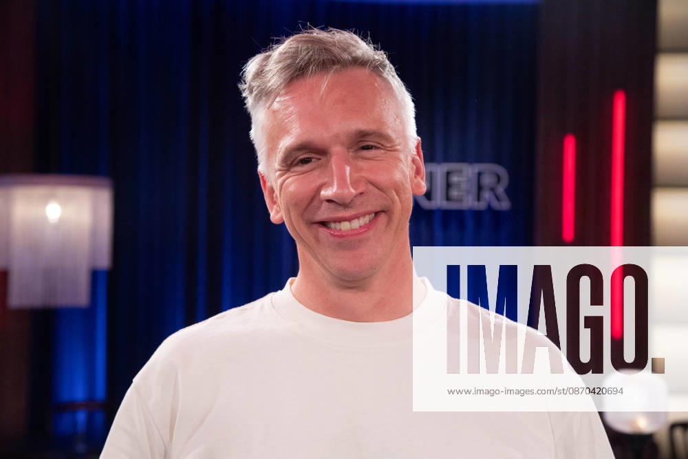 Bastian Basti CAMPMANN, singer with the band Casalla, portrait, cropped single image, single subject, appearing as a guest on the show Kölner Treff on WDR television
