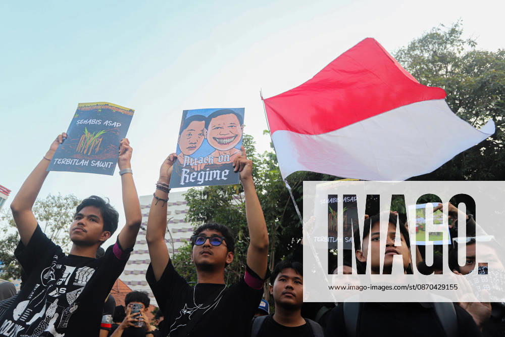Demonstrators hold up posters during a protest in front of the Gedung Negara Grahadi in Surabaya, East Java, Indonesia, on October 22, 2026. The students demand accountability from the central and regional governments, alleging that both have failed to fulfill their political promises. Their demands include upholding civil supremacy, ending military involvement in the civil sphere, canceling the Free Nutritious Meal (MBG) program and the Red and White Village Cooperatives, and restoring the 20 percent education budget allocation as mandated by the constitution. They also request that forest and land fires (karhutla) be designated a national disaster. The protesters call for Prabowo Subianto - ZUMAp290 20261022_zip_p290_015