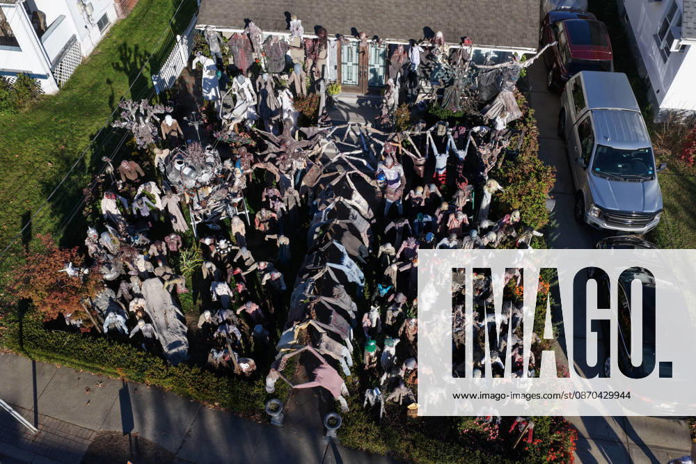 Handmade Zombies Take Over New Jersey Home for Halloween HAWTHORNE, NEW JERSEY - OCTOBER 22: An aerial view of a Halloween display featuring handmade zombies transforms the front lawn and roof of a home on Lafayette Avenue on October 22, 2026, in Hawthorne, New Jersey. Homeowner Tony Rodrigues creates the figures from scratch, incorporating 3D-printed faces into many of the designs. Inspired by Michael Jackson’s Thriller music video, Rodrigues has maintained the Halloween decoration tradition for more than a decade, turning his property into a seasonal attraction for visitors. Lokman Vural Elibol Anadolu New Jersey United States. Editorial use only. Please get in touch for any other usage.