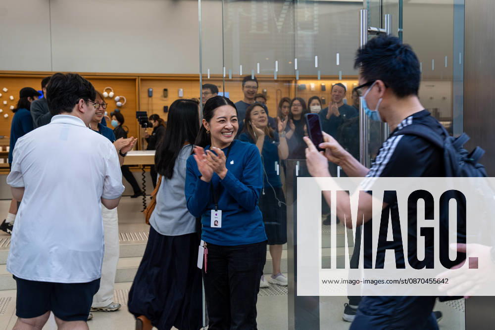 First Day on sale of IPhone Duo in Hong Kong Apple employees welcoming customers picking up their iPhone Duo at an Apple Store on October 22, 2026 in Hong Kong. The iPhone DUO is Apple INC.s first foldable phone, today is the first day the new iPhone DUO is available to the public. (Photo by Vernon Yuen Nexpher Images) HONG KONG HONG KONG