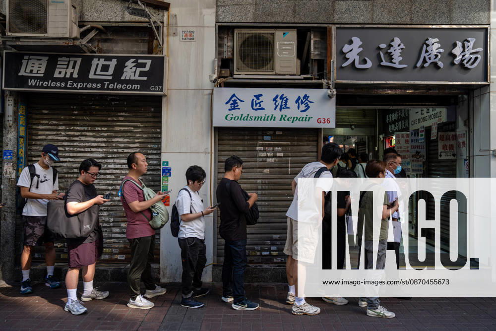 First Day on sale of IPhone Duo in Hong Kong People selling iPhones Duo lining up outside Sin Tat Plaza, a popular iPhone location for phone resellers on October 22, 2026 in Hong Kong. The iPhone DUO is Apple INC.s first foldable phone, today is the first day the new iPhone DUO is available to the public. (Photo by Vernon Yuen Nexpher Images) HONG KONG HONG KONG