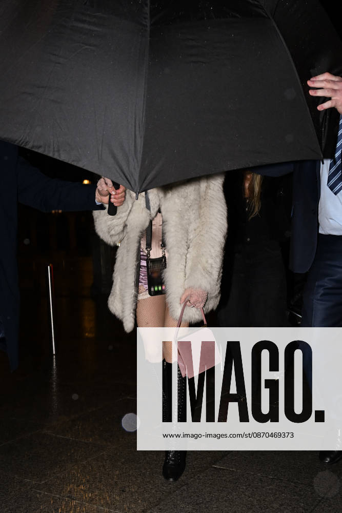 Exclusive: Madonna leaves a party at the Bus Palladium and returns to her hotel in Paris on October 23, 2026 Gédéon Taieb Bestimage Exclusive No web in Switzerland and Belgium Madonna leaves an evening at the Bus Palladium and returns to her hotel in Paris on October 23, 2026 Paris, France