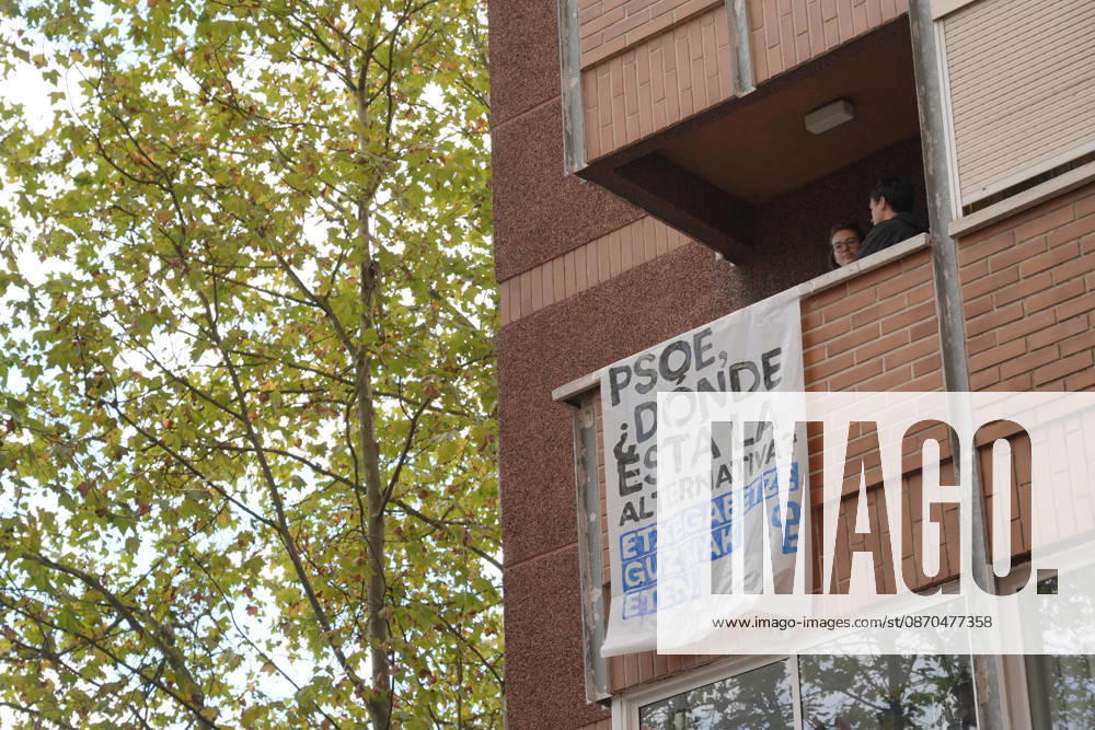 The Gasteiz Housing Union is organizing a rally to protest the eviction of a family with six minor children. A sign at a rally to try to prevent an eviction, on October 23, 2026, in Vitoria-Gasteiz, Álava, Basque Country, Spain. The Gasteiz Housing Union has organized a rally to try to prevent the eviction of a family with six minor children; the reason for the eviction is the expiration of the rental agreement for the home after years of residence, amid the housing crisis and without the family having been provided with alternative housing by the authorities. OCTOBER 23, 2026 In Vitoria Gasteiz, Álava, Basque Country Vitoria Gasteiz, Álava, Basque Country Spain