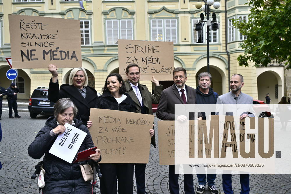 STAN MPs, standing from left, Vera Kovarova, Barbora Urbanova, Karel Dvorak, Vit Rakusan, Jan Lacina and Jan Berki demonstrate against the governing coalition s plan to abolish license fees for Czech Television (CT) and Czech Radio (CRo), on the Lesser Town Square, in Prague, Czech Republic, on October 23, 2026. The hastily organized protest was a response to the fact that coalition lawmakers today pushed through a motion in the Chamber of Deputies to give priority to the first reading of this bill. (CTKxPhoto RomanxVondrous) CTKPhotoP2026102304877 CTKPhotoP2026102304877
