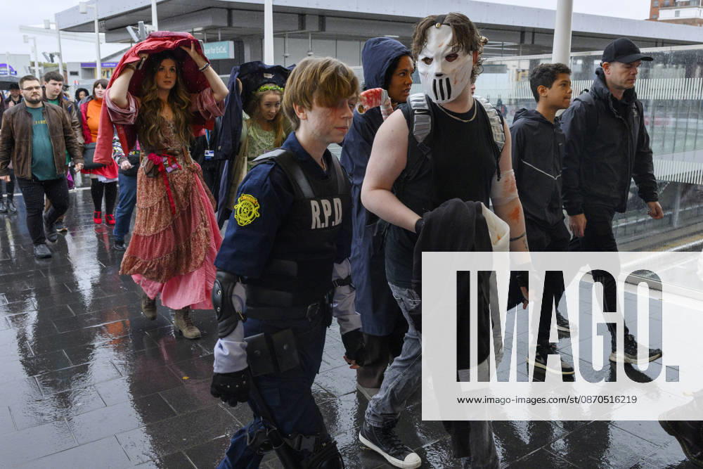 London, UK. Visitors dressed as characters arrive at the London MCM Comic Con held at the Excel venue. The event is the UK s largest pop culture fan convention, celebrating comic books, movies, TV shows, anime, manga, video games, sci-fi, and fantasy. London UK - ZUMAl94_ 20261023_zaf_l94_089