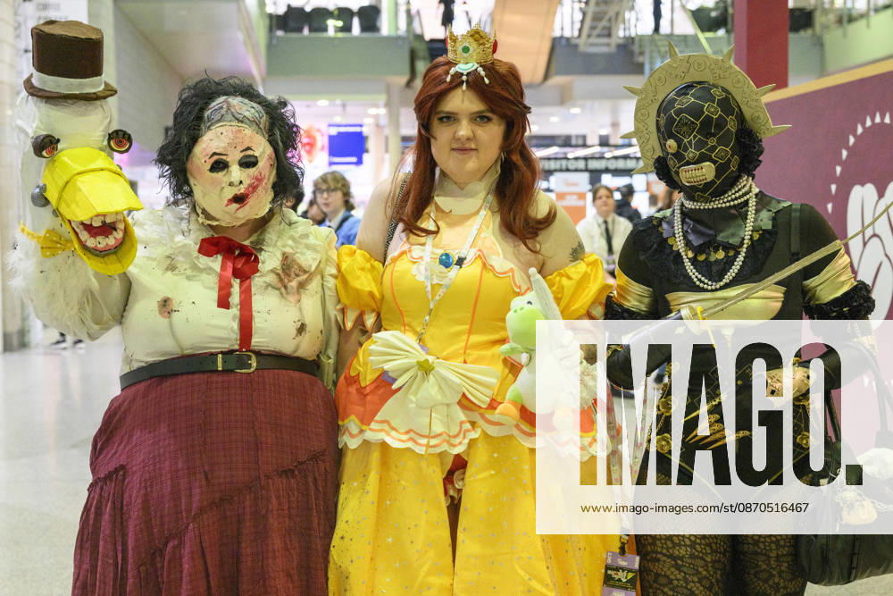 London, UK. Visitors dressed as characters arrive at the London MCM Comic Con held at the Excel venue. The event is the UK s largest pop culture fan convention, celebrating comic books, movies, TV shows, anime, manga, video games, sci-fi, and fantasy. London UK - ZUMAl94_ 20261023_zaf_l94_099