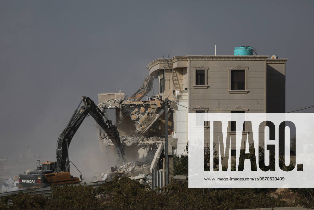 Israeli forces demolish a building in West Bank city of Hebron HEBRON, WEST BANK, PALESTINE - OCTOBER 23: Israeli military heavy machinery demolishes a building during a raid in the West Bank city of Hebron, Palestine, on October 23, 2026. The Israeli military announced earlier in the morning that two of its soldiers were killed during armed clashes with Palestinians, triggering a large-scale military operation and structural demolition in the city. Mamoun Wazwaz Anadolu Hebron West Bank. Editorial use only. Please get in touch for any other usage.