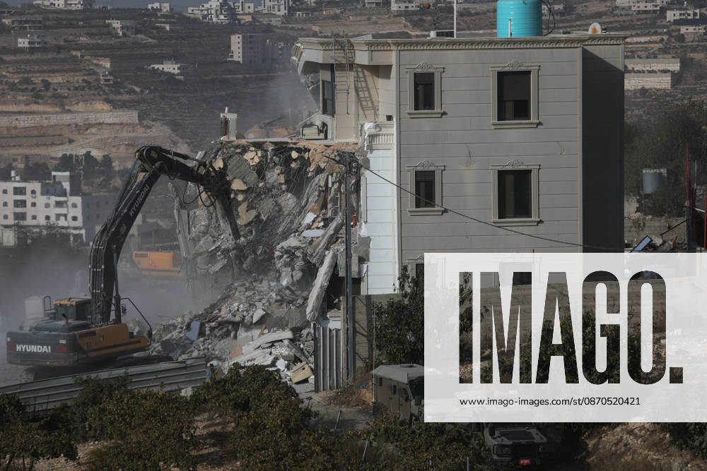 Israeli forces demolish a building in West Bank city of Hebron HEBRON, WEST BANK, PALESTINE - OCTOBER 23: Israeli military heavy machinery demolishes a building during a raid in the West Bank city of Hebron, Palestine, on October 23, 2026. The Israeli military announced earlier in the morning that two of its soldiers were killed during armed clashes with Palestinians, triggering a large-scale military operation and structural demolition in the city. Mamoun Wazwaz Anadolu Hebron West Bank. Editorial use only. Please get in touch for any other usage.