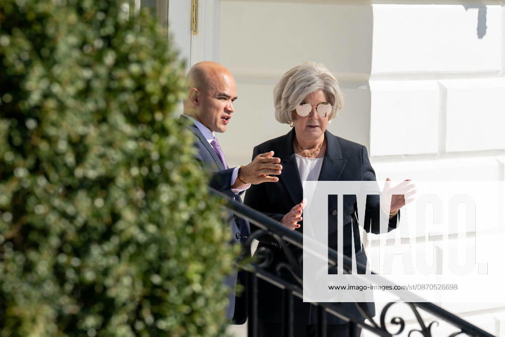 White House Chief of Staff SUSIE WILES and WALT NAUTA point toward something from the White House ahead of President DONALD TRUMPs departure for a political rally in Fort Myers, Florida. Washington United States - ZUMAk206 20261023_znp_k206_023