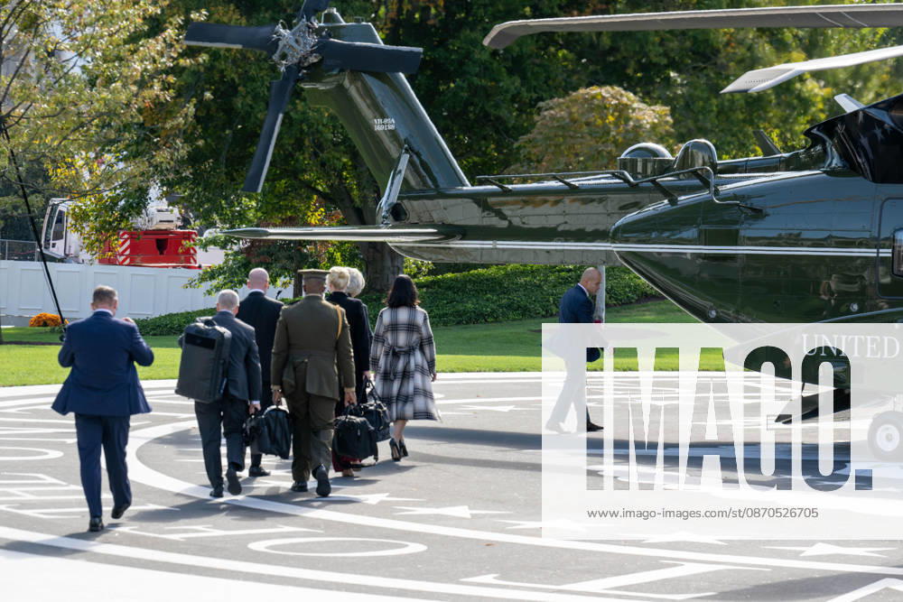 White House staff members walk across the South Lawn toward Marine One ahead of President DONALD TRUMPs departure for a political rally in Fort Myers, Florida. Washington United States - ZUMAk206 20261023_znp_k206_025