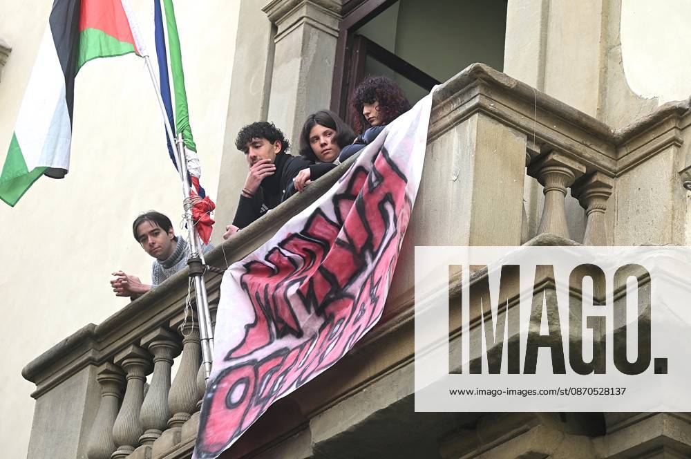 In front of the Machiavelli High School on Via Santo Spirito, a group of teachers held an open lesson on the street with megaphones and signs, addressing students leaning out of their windows and standing in front of the occupied school s door. Florence, October 23, 2026 Florence Italy - ZUMAa289 20261023_zia_a289_111