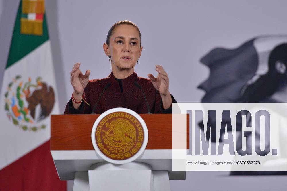 TO-45582& x2014;MEXICO , October 23, 2026. Mexican President Claudia Sheinbaum spoke about healthcare and national policy during the "People& x2019;s Conference" (Conferencia del Pueblo) at the National Palace in Mexico City. Clasos.com.mx - ZUMAcs4_ 20261023_faa_cs4_029