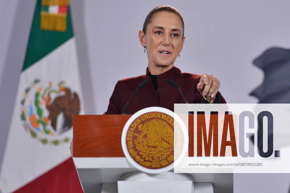 TO-45582& x2014;MEXICO , October 23, 2026. Mexican President Claudia Sheinbaum spoke about healthcare and national policy during the "People& x2019;s Conference" (Conferencia del Pueblo) at the National Palace in Mexico City. Clasos.com.mx - ZUMAcs4_ 20261023_faa_cs4_030