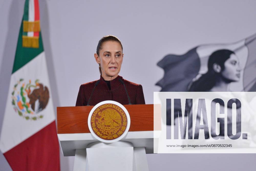 TO-45582& x2014;MEXICO , October 23, 2026. Mexican President Claudia Sheinbaum spoke about healthcare and national policy during the "People& x2019;s Conference" (Conferencia del Pueblo) at the National Palace in Mexico City. Clasos.com.mx - ZUMAcs4_ 20261023_faa_cs4_064