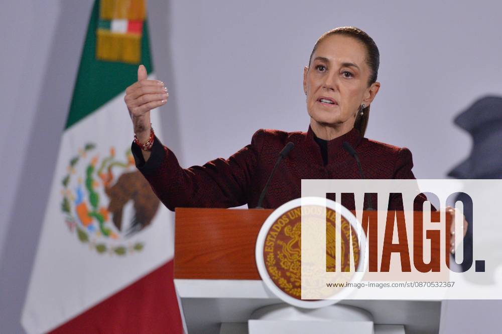 TO-45582& x2014;MEXICO , October 23, 2026. Mexican President Claudia Sheinbaum spoke about healthcare and national policy during the "People& x2019;s Conference" (Conferencia del Pueblo) at the National Palace in Mexico City. Clasos.com.mx - ZUMAcs4_ 20261023_faa_cs4_047