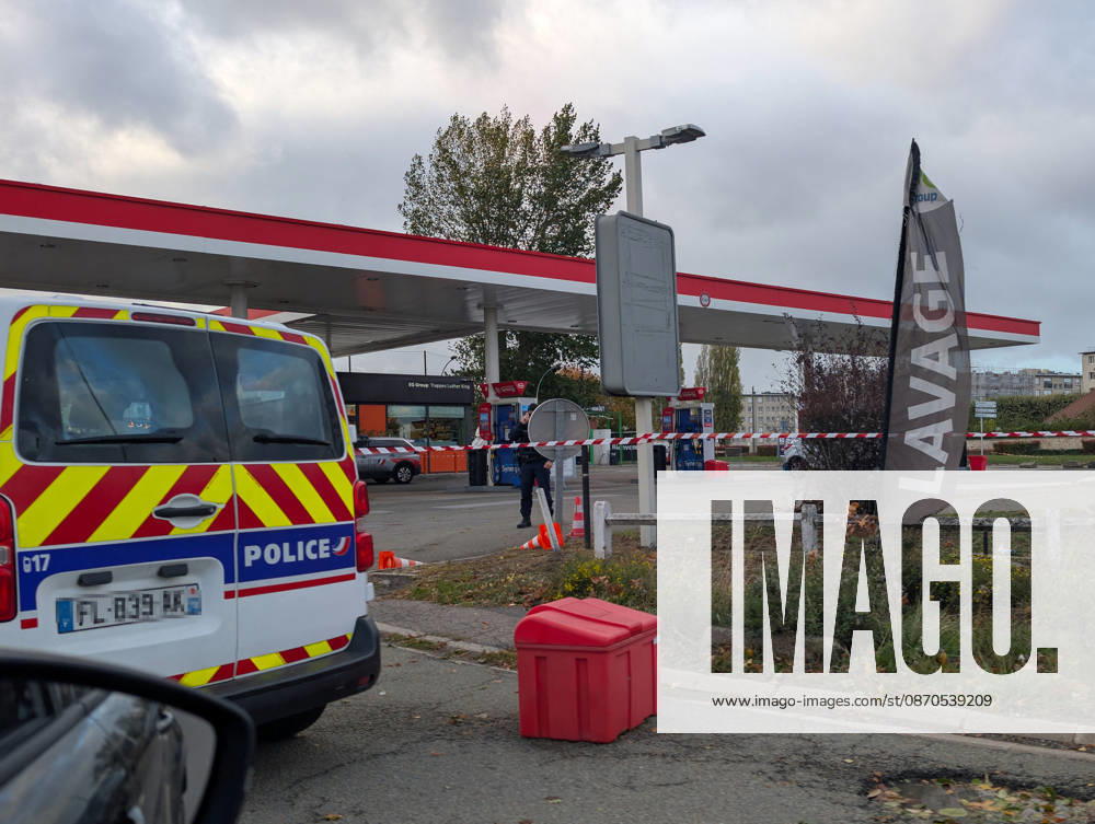 Police Investigate a Suspected Terrorist Shooting in Trappes and La Verrière - France Police officers and forensic experts conduct detailed site investigations at an Esso gas station along the N10 highway following a shooting across Trappes and neighboring La Verrière. The attack left one man dead and four others injured, including a 12-year-old girl who was critically wounded. France s National Anti-Terrorism Prosecutor s Office (PNAT) has opened an investigation after a gunman fired at bystanders from a vehicle before being arrested in nearby Coignières. Trappes, France, October 23, 2026. Photo by ABACAPRESS.COM Trappes Ile-de-France France