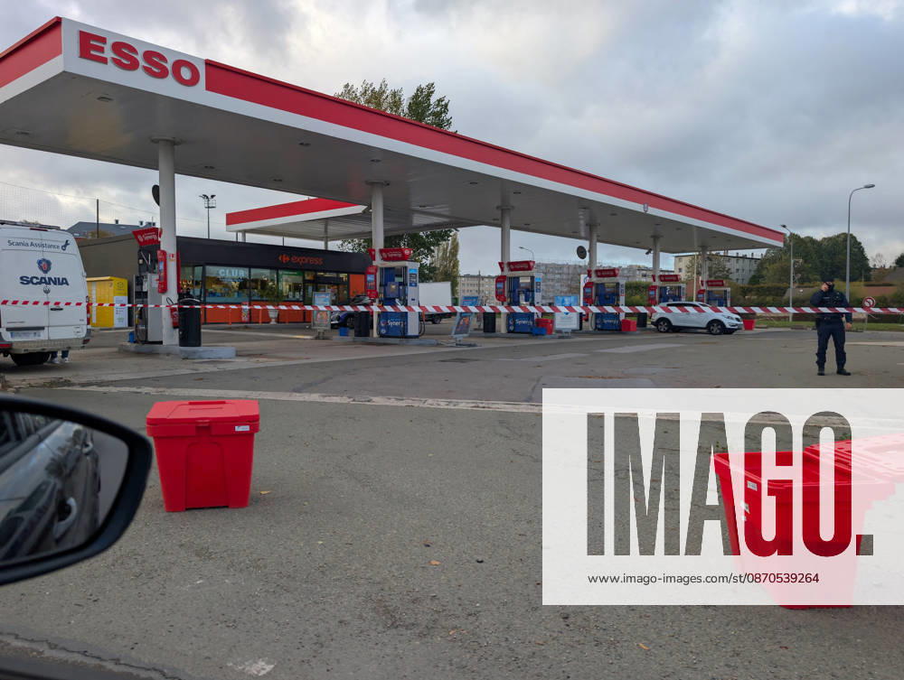 Police Investigate a Suspected Terrorist Shooting in Trappes and La Verrière - France Police officers and forensic experts conduct detailed site investigations at an Esso gas station along the N10 highway following a shooting across Trappes and neighboring La Verrière. The attack left one man dead and four others injured, including a 12-year-old girl who was critically wounded. France s National Anti-Terrorism Prosecutor s Office (PNAT) has opened an investigation after a gunman fired at bystanders from a vehicle before being arrested in nearby Coignières. Trappes, France, October 23, 2026. Photo by ABACAPRESS.COM Trappes Ile-de-France France