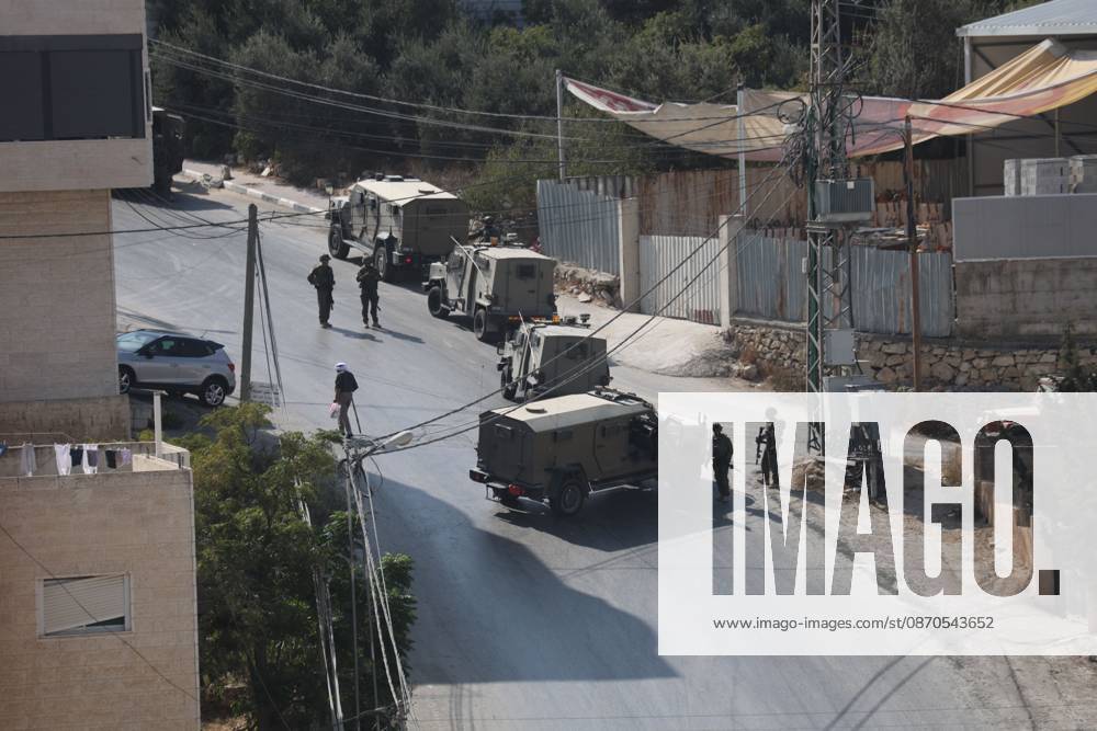 Hebron, Palestine, State of: HEBRON, PALESTINE, OCTOBER 23, 2026: Israeli forces raid homes belonging to the al-Jaaba family following a shooting attack at a military checkpoint at the entrance to Hebron in the occupied West Bank. The raids come as Israeli forces close entrances to the city and conduct searches following the attack earlier in the day. Hebron Palestine, State of - ZUMAq101 20261023_zna_q101_112