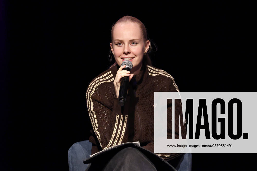 Author Clara Lösel during her appearance at *Ich dachte, sowas fühl nur ich* (I Thought I Was the Only One Who Felt That Way), the preview show for her new book at the Theater am Tanzbrunnen in Cologne, October 23, 2026, North Rhine-Westphalia, Germany