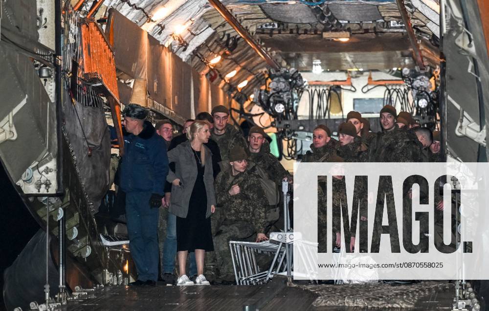Belarus Russia Ukraine Military Operation POWs Exchange 9271468 23.10.2026 Russian prisoners of war, released from Ukrainian captivity amid Russia s military operation in Ukraine, are seen aboard a plane upon arrival at an airfield in Moscow region, Russia. Russia and Ukraine on October 23 completed a swap of 270 prisoners of war each. Ilya Pitalev Sputnik Moscow region Russia