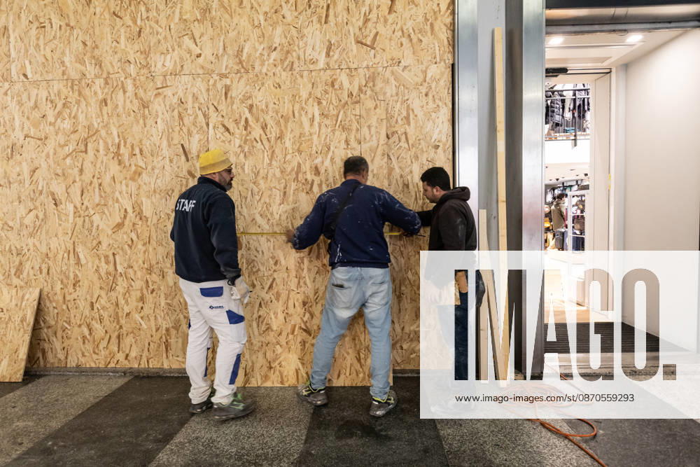Shops in Milan board up windows ahead of cost-of-living protest MILAN, ITALY - OCTOBER 23: On the eve of an unauthorized demonstration against the high cost of living, some shop windows are being covered with wooden panels for protection in Milan, Italy, on October 23, 2026. This measure follows the destruction and looting that took place in Milan the previous weekend during similar protests against the high cost of living. Andrea Carrubba Anadolu Milan Italy. Editorial use only. Please get in touch for any other usage.