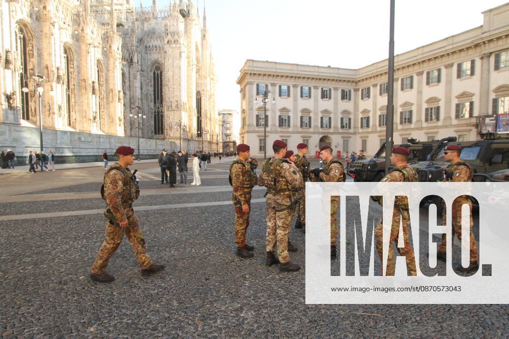 Soldiers patrol next to the Duomo gothic cathedral in Milan, Italy, 24 October 2026. The precaution follows clashes on 17 October that prompted heightened security measures, including military patrols, amid threats of further disturbances. ANSA PaoloSalmoirago (militari, soldati, soldato, para , Folgore, Lince) Milano - ZUMAa110 20261023_zaf_a110_046