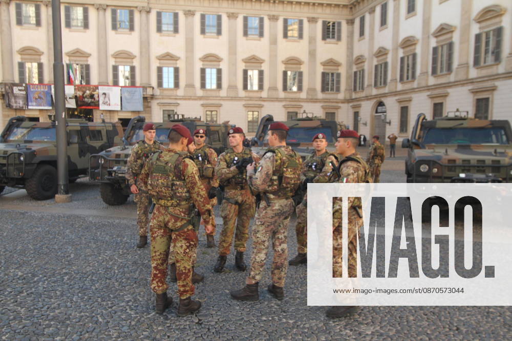 Soldiers patrol next to the Duomo gothic cathedral in Milan, Italy, 24 October 2026. The precaution follows clashes on 17 October that prompted heightened security measures, including military patrols, amid threats of further disturbances. ANSA PaoloSalmoirago (militari, soldati, soldato, para , Folgore, Lince) Milano - ZUMAa110 20261023_zaf_a110_047