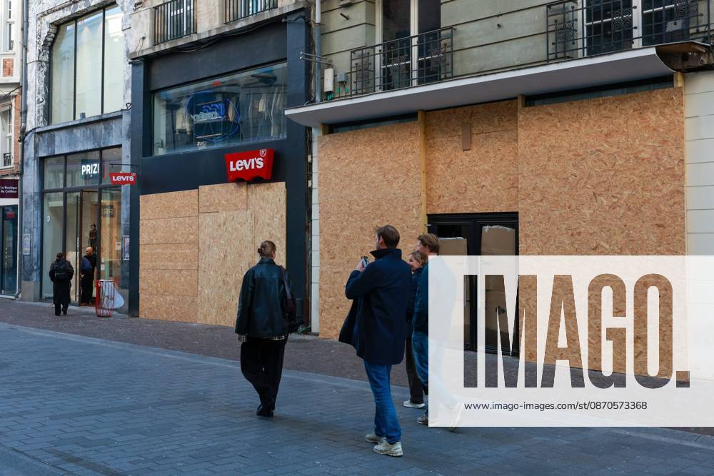 Morning Scene, Act 2, PHOTOPQR VOIX DU NORD, Thierry Thorel, October 24, 2026, Lille, October 24, 2026 Morning atmosphere in the streets of the capital of Flanders a few hours before Act 2 of the demonstrations Photo by Thierry Thorel La Voix du Nord Lille, October 24, 2026 – Morning atmosphere in the streets of the capital of Flanders, a few hours before the second wave of demonstrations, Hauts-de-France, France