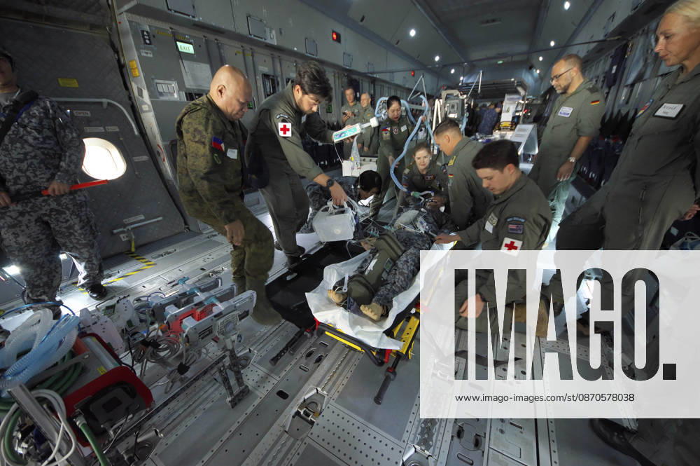 Soldiers from the Japan Self-Defense Forces and the German Bundeswehr are participating in a joint medical exercise aboard a German Air Force A400M Atlas transport aircraft at Iruma Air Base as part of the Japan-U.S. military exercise Keen Sword 27. Iruma, October 24, 2026 Foto:xK.xFuturexImagex sword_6009