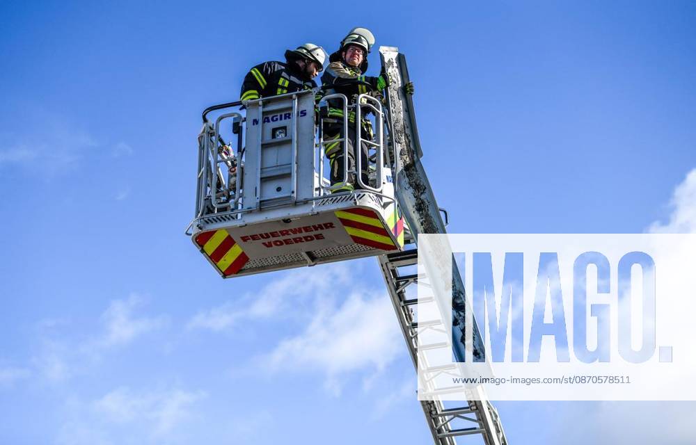 Storm Response by the Hünxe Volunteer Fire Department ** ** **The Hünxe Volunteer Fire Department was called to Stende