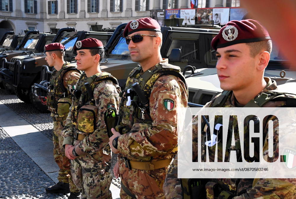 IPA90110684 - Milan, October 24, 2026: Paratroopers from the Folgore Brigade in Piazza Duomo
