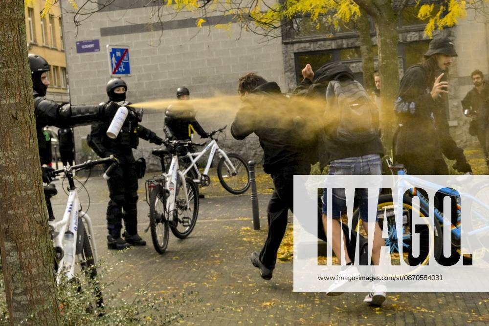 Extreme Left And Citizen Activists Protest 24 10 2026 BRUSSELS, BELGIUM - OCTOBER 24 : Police and demonstrators pictured during illegal demonstration the centre of Brussels against budget measures on October 24, 2026 in Brussels, Belgium, 24 10 2026 Brussels Belgium