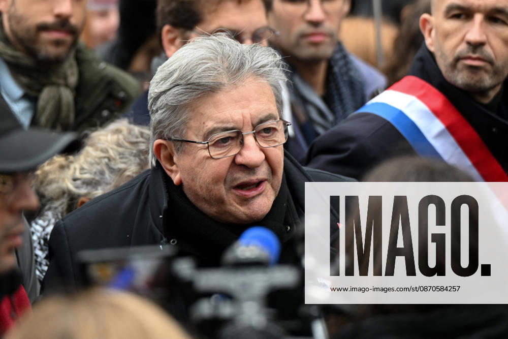 Jean-Luc Mélenchon: Demonstration in support of purchasing power, the protection of public services, and fiscal and social justice, held in Paris on October 24, 2026, as part of a nationwide call to action bringing together former members of the Yellow Vest movement, labor unions, and high school and college students. Lionel Urman, Bestimage, Paris, France
