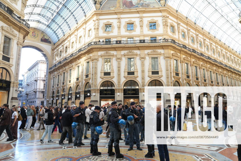 IPA90117682 - Protest Against Rising Living Costs: Milan, Soldiers Guard the Vittorio Emanuele Gallery