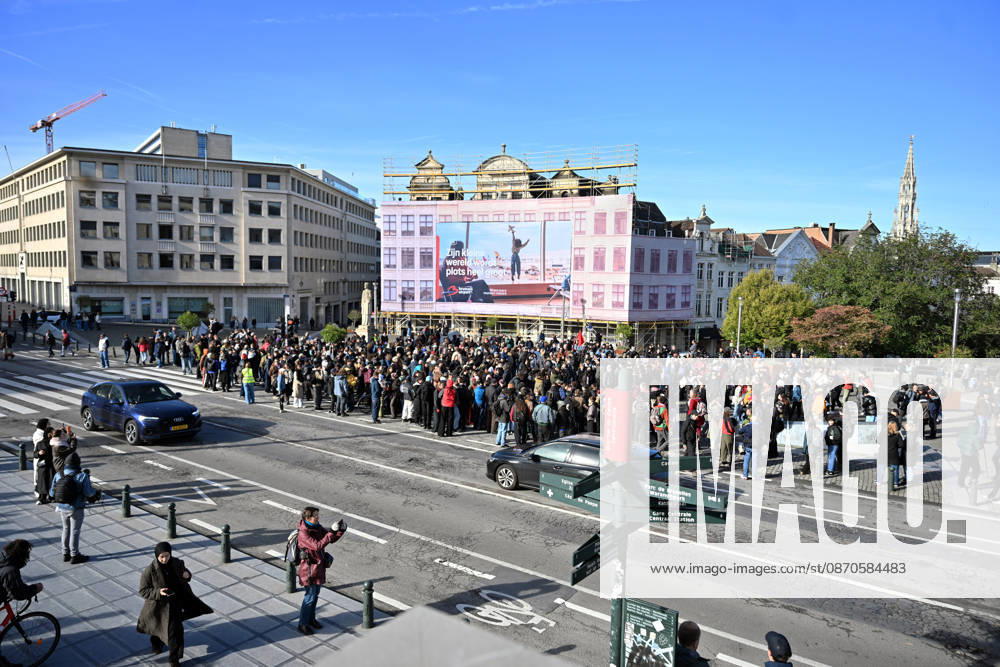 Protesters gather in Brussels to demonstrate against federal government policies BRUSSELS, BELGIUM - OCTOBER 24: Protesters gather at Albertine Square in Brussels, Belgium, on October 24, 2026, following calls from various civil society organizations, trade unions, and student groups to voice opposition to the federal government s economic policies, rising living costs, and proposed budget cuts to social welfare programs. The protest ended after police intervention. Dursun Aydemir Anadolu Brussels Belgium. Editorial use only. Please get in touch for any other usage.