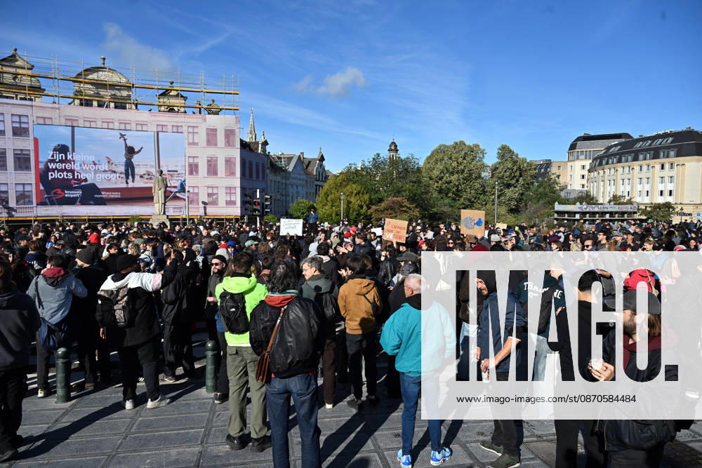 Protesters gather in Brussels to demonstrate against federal government policies BRUSSELS, BELGIUM - OCTOBER 24: Protesters gather at Albertine Square in Brussels, Belgium, on October 24, 2026, following calls from various civil society organizations, trade unions, and student groups to voice opposition to the federal government s economic policies, rising living costs, and proposed budget cuts to social welfare programs. The protest ended after police intervention. Dursun Aydemir Anadolu Brussels Belgium. Editorial use only. Please get in touch for any other usage.