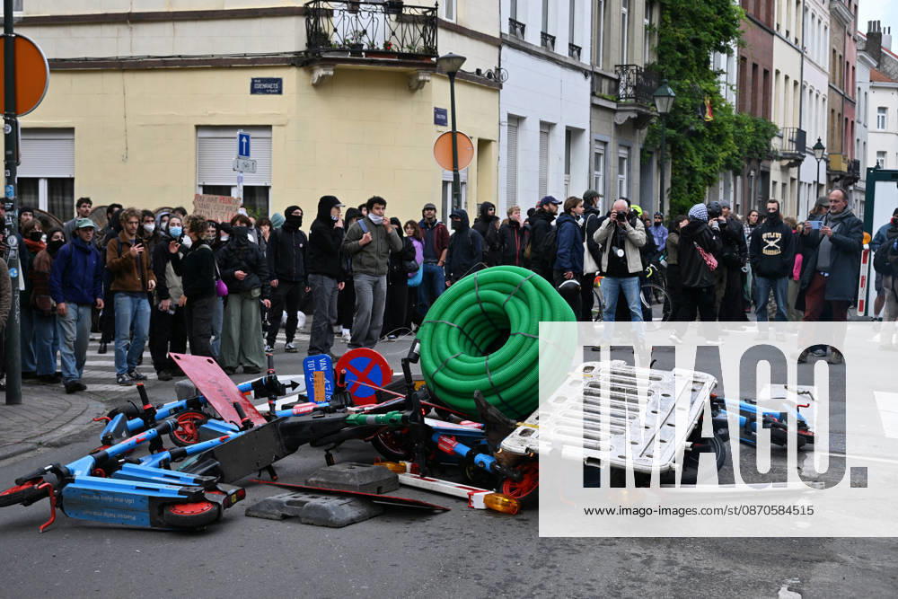Protesters gather in Brussels to demonstrate against federal government policies BRUSSELS, BELGIUM - OCTOBER 24: Protesters gather at Albertine Square in Brussels, Belgium, on October 24, 2026, following calls from various civil society organizations, trade unions, and student groups to voice opposition to the federal government s economic policies, rising living costs, and proposed budget cuts to social welfare programs. The protest ended after police intervention. Dursun Aydemir Anadolu Brussels Belgium. Editorial use only. Please get in touch for any other usage.