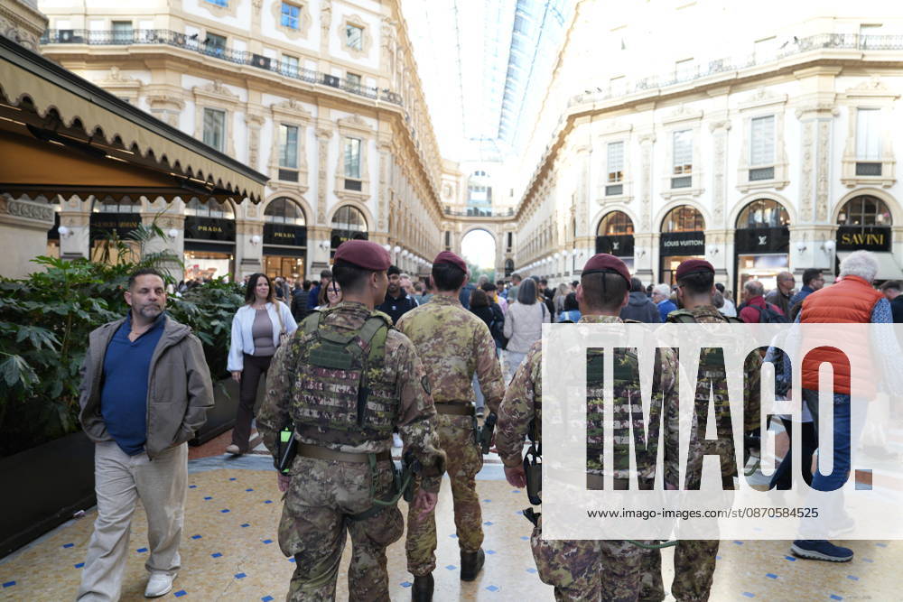 IPA90117631 - Protest Against Rising Living Costs: Milan, Soldiers Guard the Vittorio Emanuele Gallery