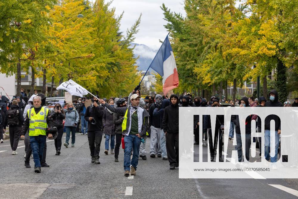 YELLOW VESTS ACT II ANNECY PHOTOPQR LE DAUPHINE Tom PHAM VAN SUU Annecy Oct. 24, 2026 In Annecy, Haute-Savoie, October 24, 2026: Day of mobilization for the Yellow Vests in Annecy. In our photo: Photo by Tom Pham Van Suu, Le Dauphiné Libéré, France, Oct. 24, 2026. Another day of protests this Saturday, and amid fears of renewed violence and looting, restrictions on freedom of movement and assembly have multiplied, drawing sharp criticism from civil liberties groups. Annecy, Haute-Savoie, Rhône-Alpes, France